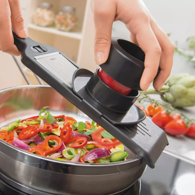 Rankinis pjaustytuvas GEFU VIOLI 50440 – daržovių ir vaisių pjaustymo įrankis su japonišku plieniniu peiliuku, 5 pjovimo padėtys, ABS korpusas, tinkamas plauti indaplovėje