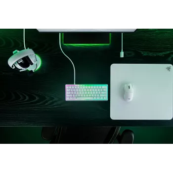 Razer RZ03-04990100-R3M1 klaviatūra žaidimams USB QWERTY UK International balta