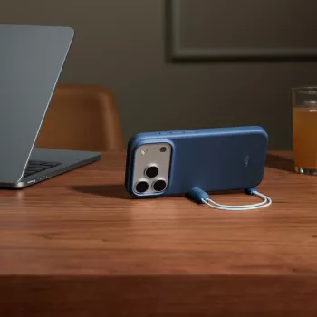 Apple Beats apsauginis dėklas su atrama iPhone 17 Pro – MagSafe, kameros valdymas, 6,3 colio ekranui, Bedrock Blue (Pink)