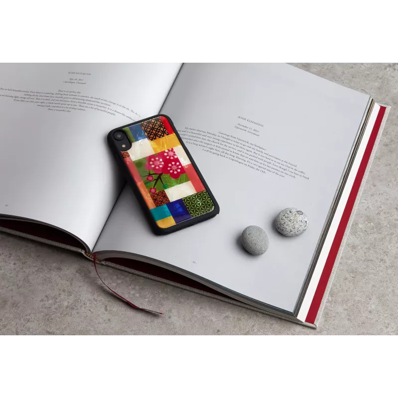 Dėklas iKins iPhone XR – vyšnių žiedų raštas, juodas