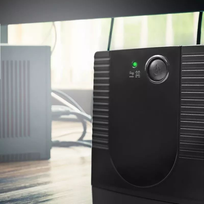 Qoltec 53772 nepertraukiamo maitinimo šaltinis (UPS) Line-Interactive 0.65 kVA 360 W 1 AC lizdas