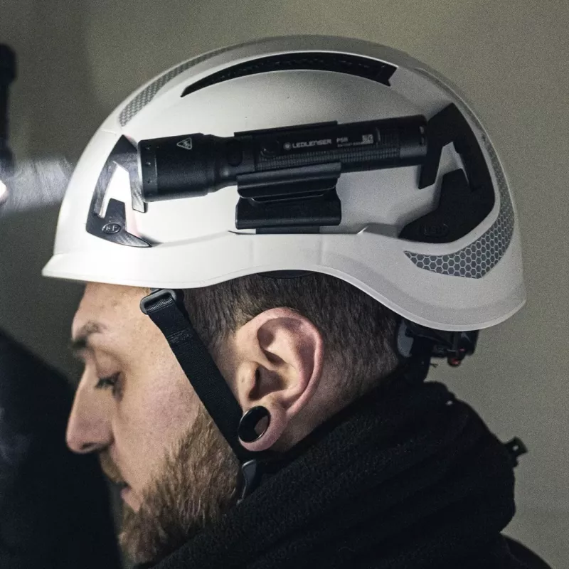 Ledlenser P5R 503109 daugkartinio įkrovimo LED žibintuvėlis, juodas