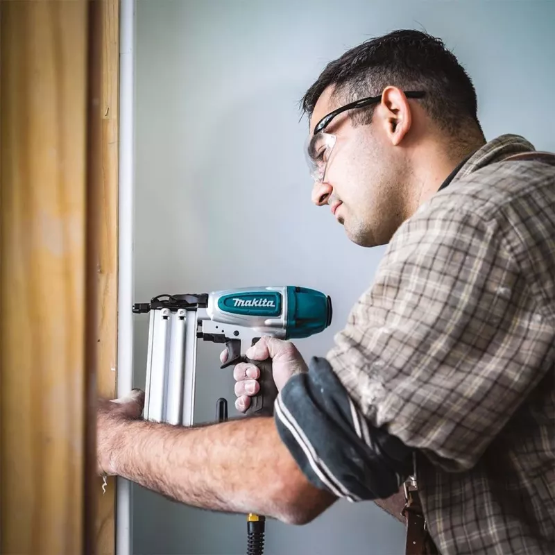 Pneumatinė vinių kalimo pistoletas Makita AF506