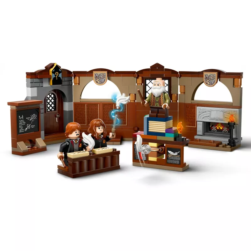 Konstruktorius LEGO Harry Potter Hogvartso pilies kerėjimo klasė 76442 — 204 detalės, 3 minifigūrėlės, nuo 8 metų