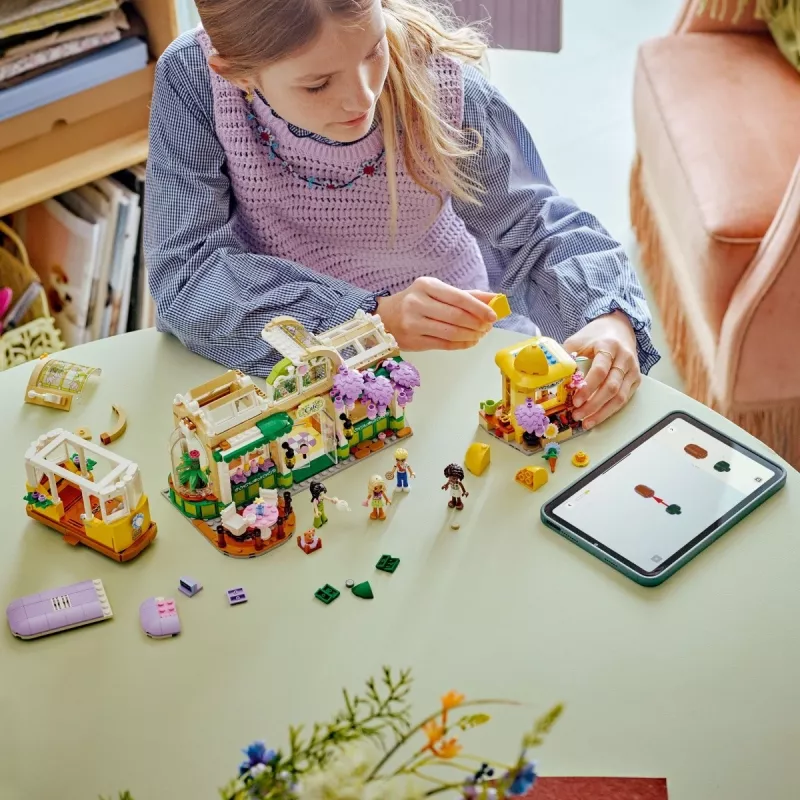 LEGO FRIENDS 42671 Augalų kavinė ir gėlių parduotuvė – konstruktorius su kavinės ir gėlių parduotuvės funkcijomis