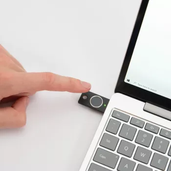 YubiKey C Bio FIDO Edition Yubico juodas belaidis autentifikacijos raktas