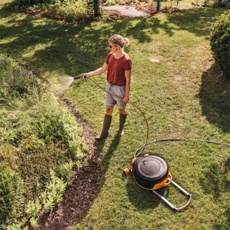 Fiskars sodo būgnas su XL žarna ant ratų