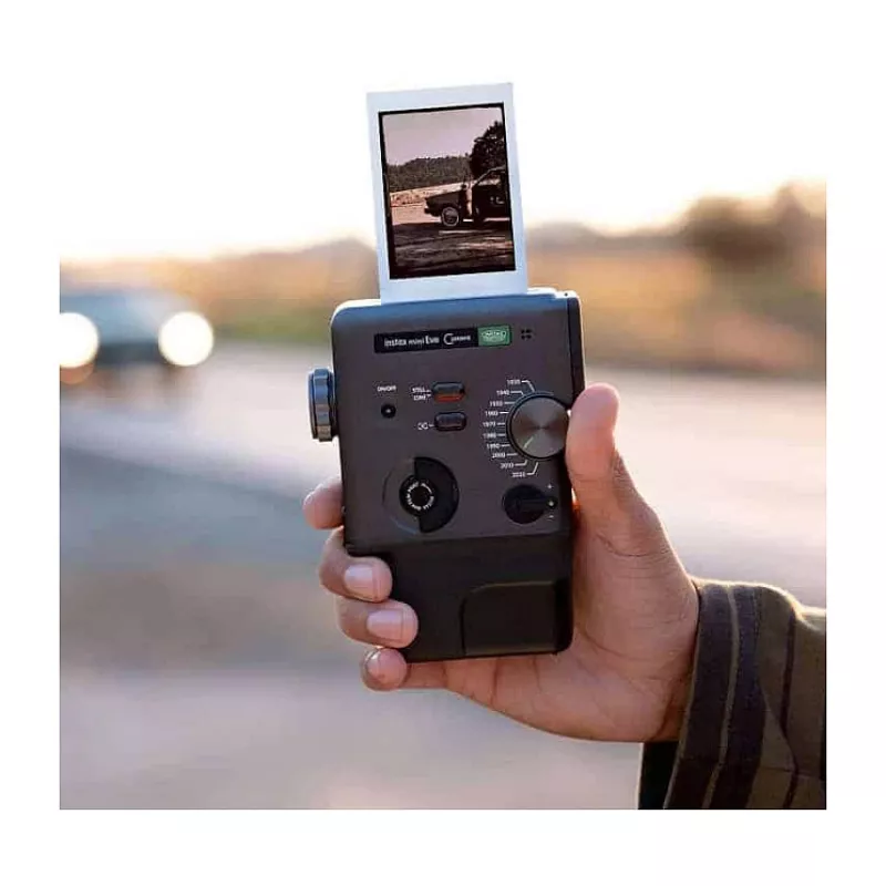 Momentinė spausdinimo kamera Fujifilm Instax mini evo Cinema – 1/5 colio CMOS 2560×1920, nuotrauka 62×46 mm, įmontuota blykstė, juoda
