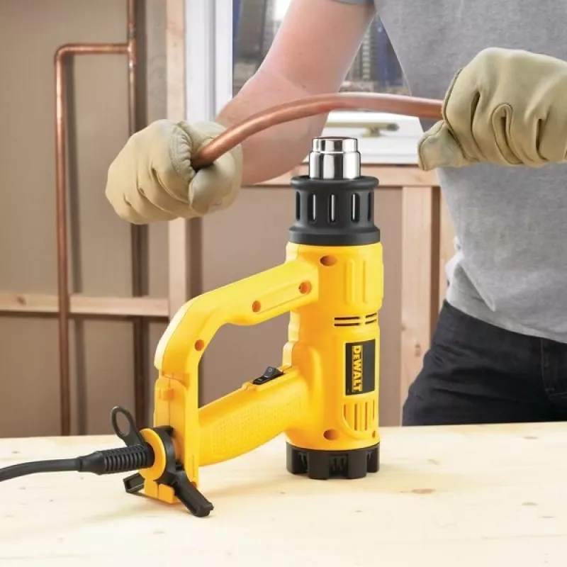 Karšto oro pistoletas DeWalt D26411 — 1800 W, pistoletinė rankena, maks. 600 °C, 450 l/min oro srautas, geltona