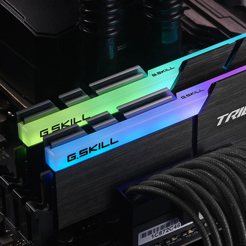 G.SKILL Trident Z RGB DDR4 16 GB (2x8 GB) 3200 MHz RAM modulis su radiatoriumi