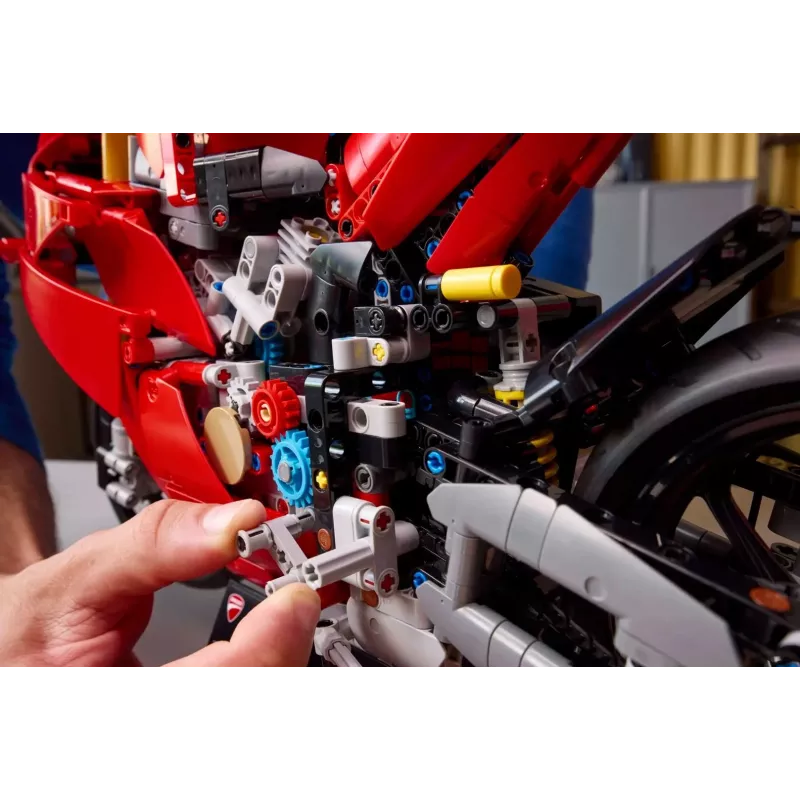 LEGO TECHNIC 42202 Ducati Panigale V4 S motociklo modelis