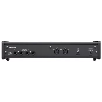Garso sąsaja Tascam US-4X4HR – 4x XLR kombinuoti, 4 analoginiai išėjimai, 56 dB mikrofono stiprintuvas, 192 kHz, USB 2.0, stalinis, juoda
