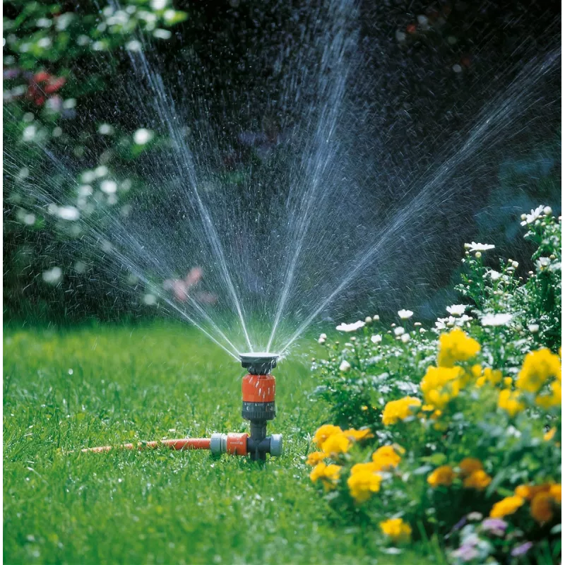 Gardena Comfort apskritasis purkštuvas Vario ant kuolo