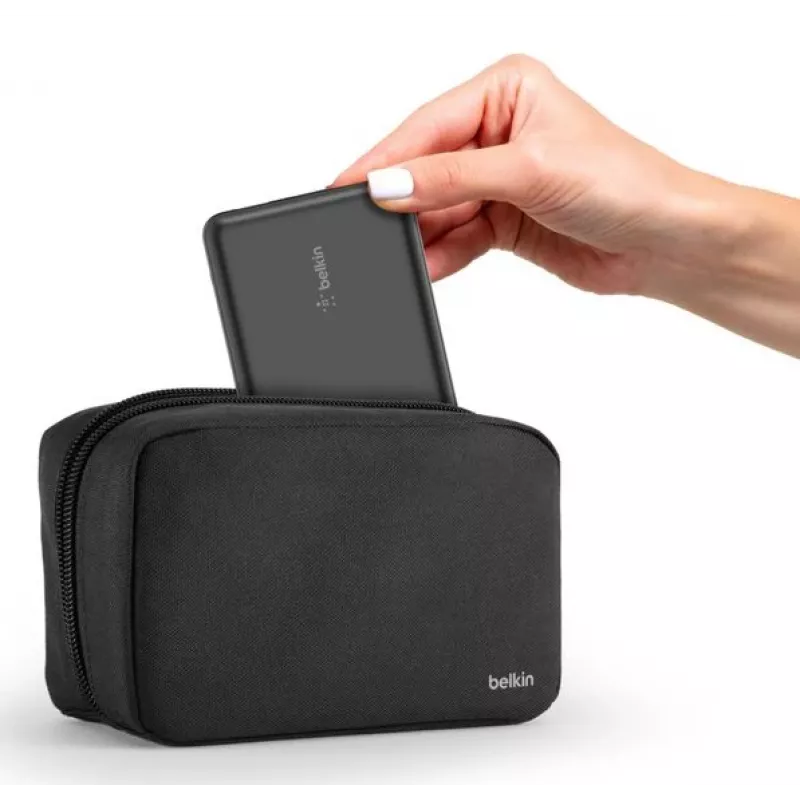 Belkin BoostCharge – Powerbank su integruotu maitinimo šaltiniu, 20000 mAh, PD, 3 išėjimo prievadai (24 pin USB-C, 2 x USB)