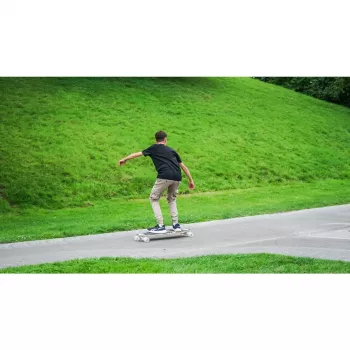Longboard Muuwmi Lights GLOW ABEC 7 su šviečiančiais ratais, juodas/žalias
