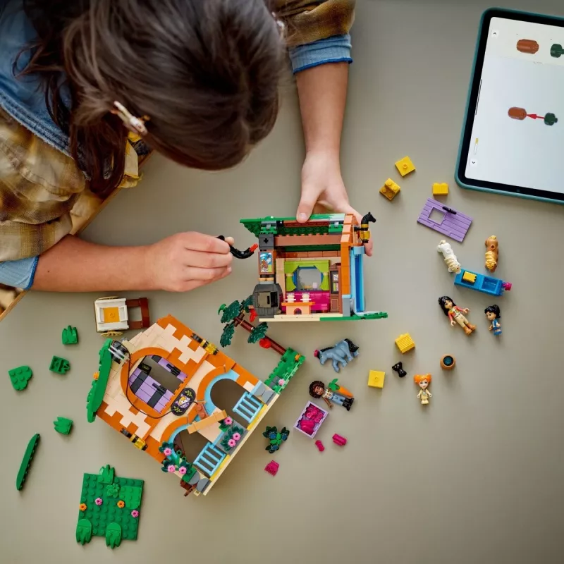 LEGO Friends 42654 Ponių ūkis su arklide