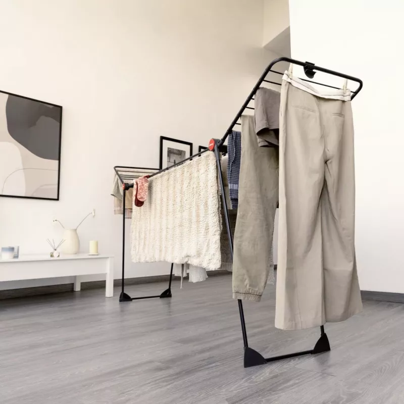 Džiovinimo stovas VILEDA Infinity Flex Ultimate Telescopic — juodas, dengtas aliuminis, 30 m džiovinimo erdvė, sulankstomas, su ratukais