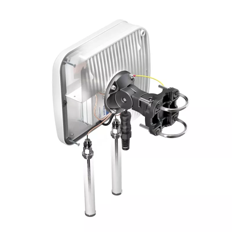 Kryptinė antena QuWireless QuMax A360M – kryptinė PoE/LAN antena, 0,694–2,7 GHz juostos, 4–6 dBi stiprinimas, vertikali poliarizacija