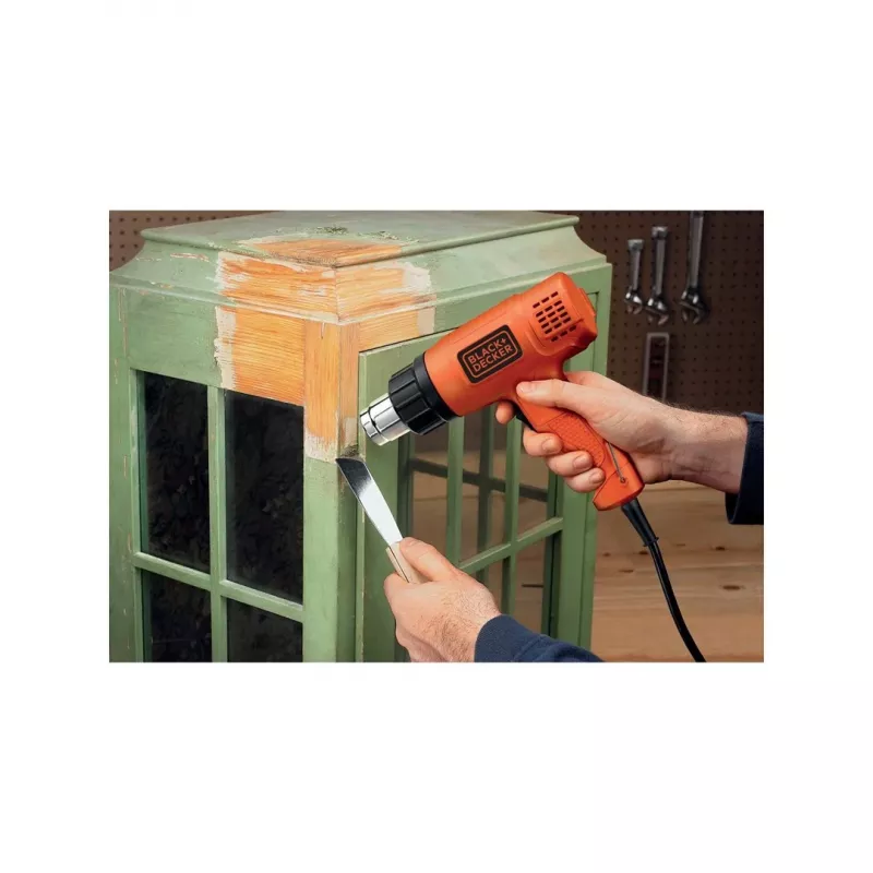 Šilumos pistoletas Black & Decker KX1650 — 1750 W, iki 600 °C, oro srautas 570–740 l/min, 2 m laidas, 600 g