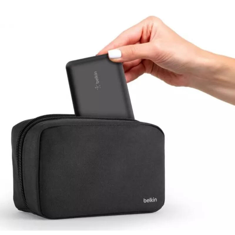 Belkin BoostCharge – Powerbank su integruotu maitinimo šaltiniu, 10000 mAh, PD, 3 išvesties prievadai (24 kontaktų USB-C, 2x USB-A)