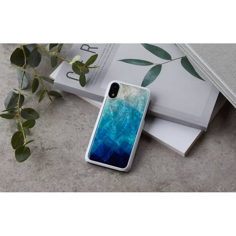 iKins apsauginis dėklas iPhone XR — mėlynas ežero paviršius, juodas vidus
