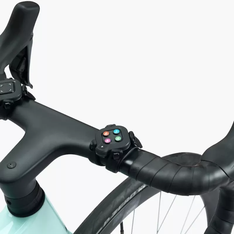 Treniruoklis Wahoo KICKR CORE 2 su ZWIFT Cog & Click