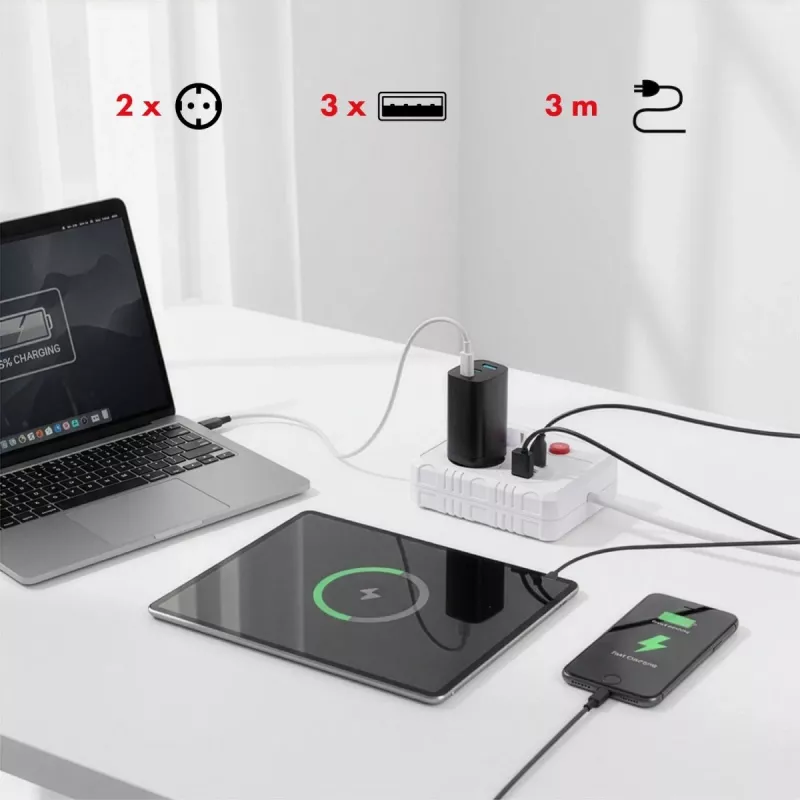 Maitinimo blokas MACLEAN MCE388 W – 2 lizdai, 3×USB, 110–240V, 2500W, 3 m laidas, baltas
