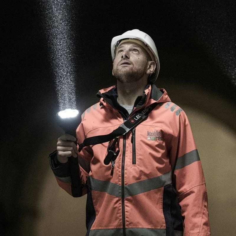Ledlenser P21R LED žibintuvėlis, juodas