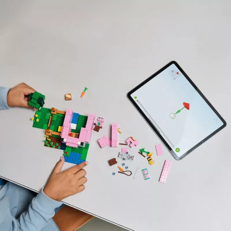 LEGO MINECRAFT 21268 Kūdikio kiaulės namelis