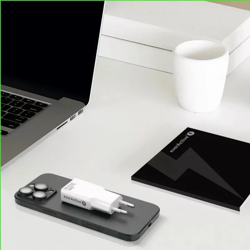 Universalus USB sieninis įkroviklis everActive SC-380Q Super Slim QC 3.0 — Quick Charge 3.0, kompaktiškas dizainas
