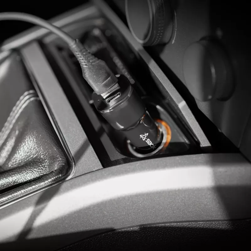 Automobilinis įkroviklis SBOX CC-038 38W Juodas – dviejų USB prievadų maitinimo adapteris transporto priemonei