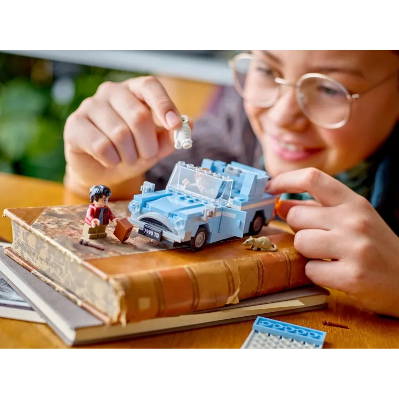 LEGO Harry Potter Skraidantis Ford Anglia automobilis – statomas modelis su Roniu Vizliu ir Hedviga, 7+ metų