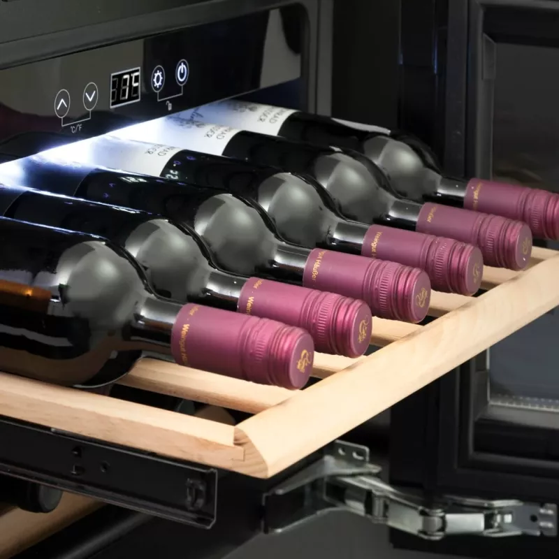 Įmontuojamas vyno šaldytuvas Caso WineDeluxe E 18 - 18 butelių, aukštis 46 cm, juodas, energijos klasė G