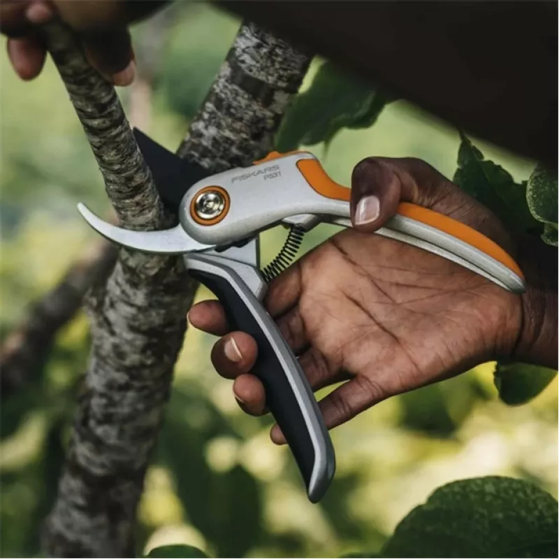Fiskars 1057168 Plus Metal sodo žirklės Bypass (1057168)