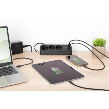 DIGITUS 3-jų lizdų ilginimo blokas su 2×USB-A ir 1×USB-C, 3 AC lizdai (E/F tipas), 1,5 m laidas, juodas