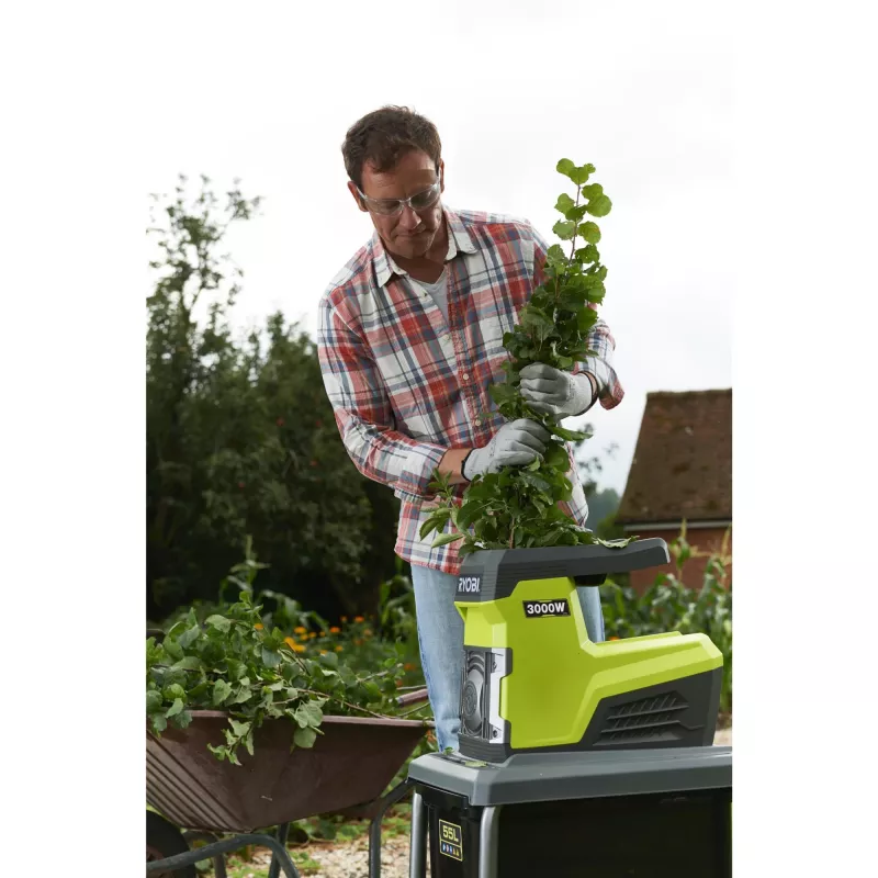 Smulkintuvas Ryobi RSH3045U - elektrinis - 3000 W - smulkinimo talpa 45 mm - 21 kg