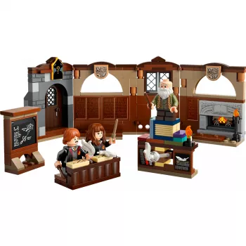 Konstruktorius LEGO Harry Potter Hogvartso pilies kerėjimo klasė 76442 — 204 detalės, 3 minifigūrėlės, nuo 8 metų