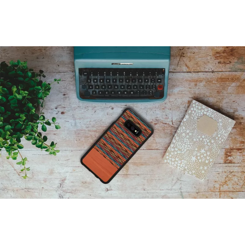 Dėklas Samsung Galaxy S10e man and wood – rudas languotas su juodu apvadu