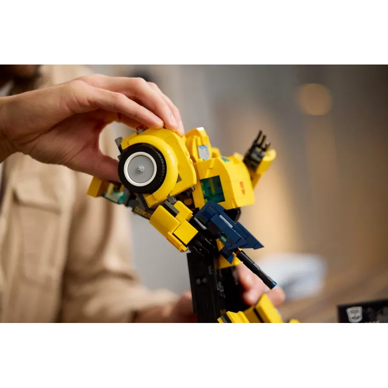 LEGO Icons Transformers Bumblebee konstruktorius – veiksmo figūrėlė suaugusiems, transformuojasi į automobilį