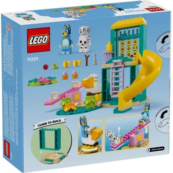 LEGO kaladėlių rinkinys 11201 Žaidimų aikštelės nuotykiai su Blue ir Chloe – minifigūrėlės, žaidimo scena