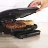 Elektrinis grilis Petra PT4366MBLKVDE juodas su nelimpančia danga ir reguliuojama temperatūra