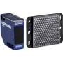 Fotoelektrinis jutiklis APC XUK1ARCNL2H61 — mėlynas plastikinis korpusas, 0–7 m diapazonas, 24–240 V AC įėjimas, 250 V išėjimas, 50×50×18 mm