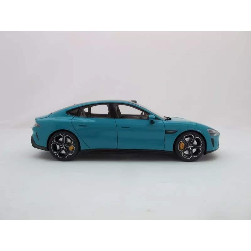 Lieto modelio automobilis Xiaomi SU7 1:18 – surinktas klasikinis automobilis, 278×108×81,5 mm
