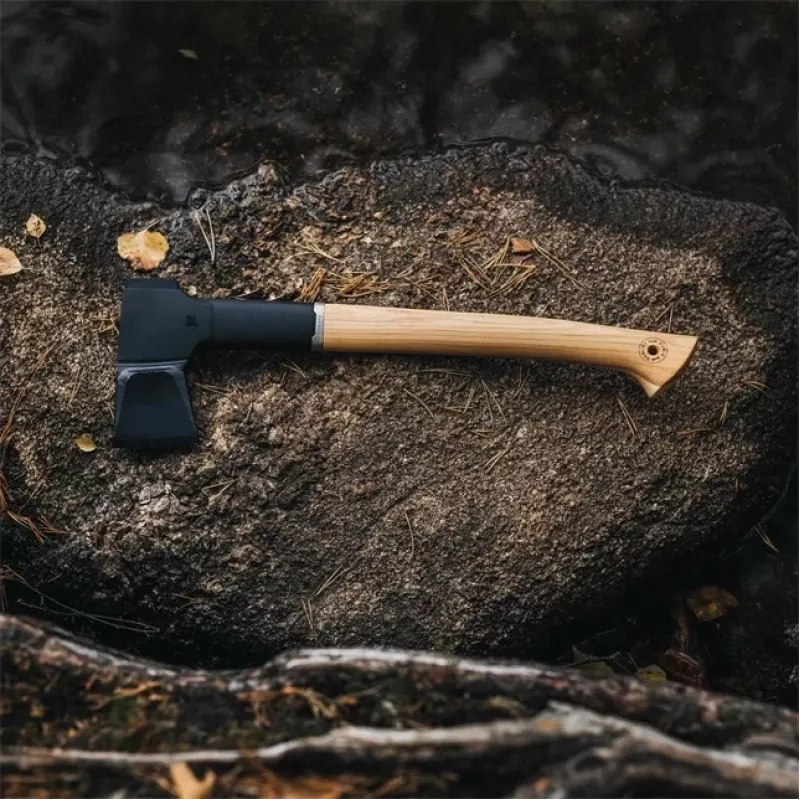 Fiskars Norden N12 skaldymo kirvis su hikorijos medienos kotu