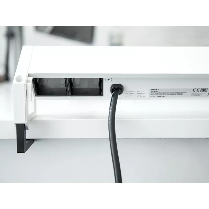 Kištukinis lizdas 3 x F tipas Bachmann Desk2