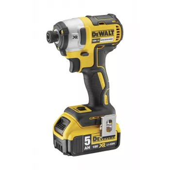 Veržliaraktis smūginis DeWALT DCF887P2-QW 1/4 colio pavara, 18V Li‑Jon 5Ah, 205 N·m, 3250 sūk./min., 2 baterijos, įkroviklis, dėklas