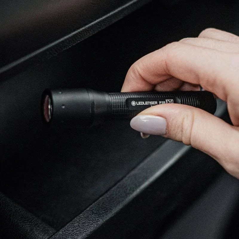 Žibintuvėlis Ledlenser P3R Black – įkraunamas kompaktiškas LED raktų pakabuko žibintuvėlis