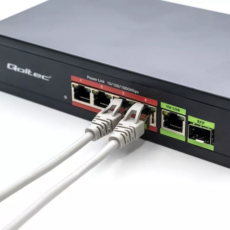 Ethernet PoE jungiklis QOLTEC 52296 — 4x RJ45 PoE prievadai, 1x RJ45 uplink