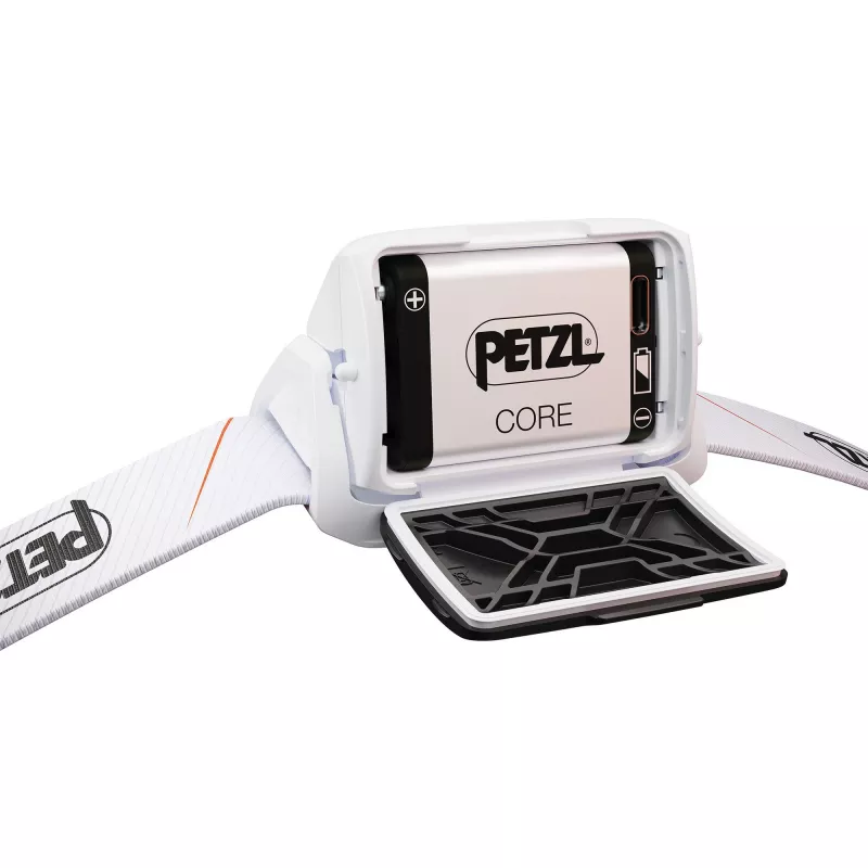 Priekinė lemputė Petzl TIKKA CORE 450 lm balta – Įkraunamas priekinis žibintuvėlis, kompaktiškas apšvietimas be rankų