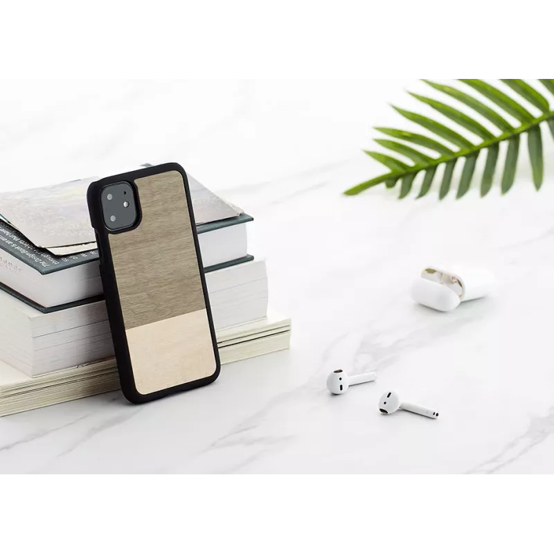 Man and Wood iPhone 11 dėklas juodas – natūralaus medžio ir polikarbonato apsauginis dangtelis